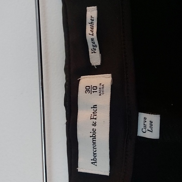 Abercrombie & Fitch Vegan Leather Curve Love Pants Black Pleated Size 30 - Picture 6 of 7